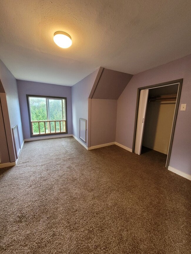 Building Photo - 435 Ash St Unit G