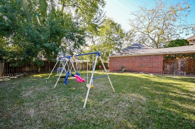 Building Photo - 9731 New Kent Dr