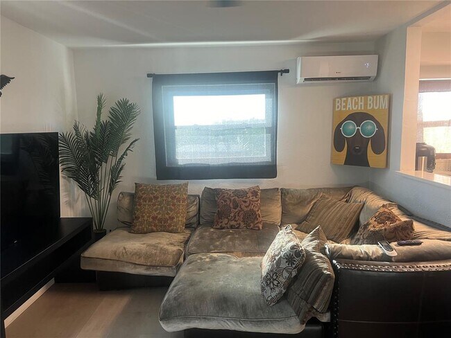 Photo - 11430 3rd St E Unidad 3