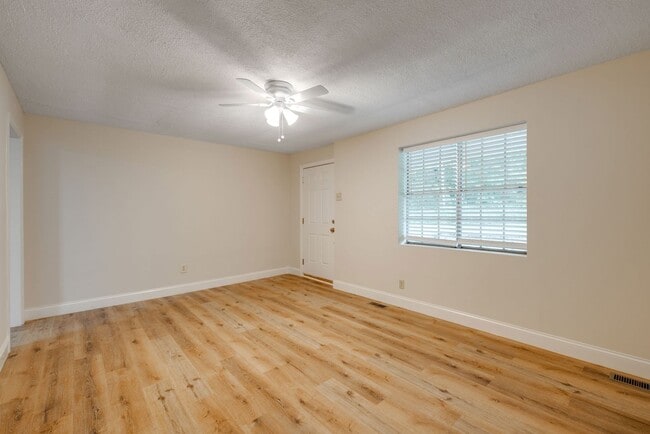 Photo - 91 Circle Dr Unit B