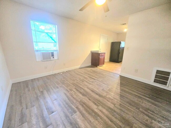 Photo - 1731 Knight Dr