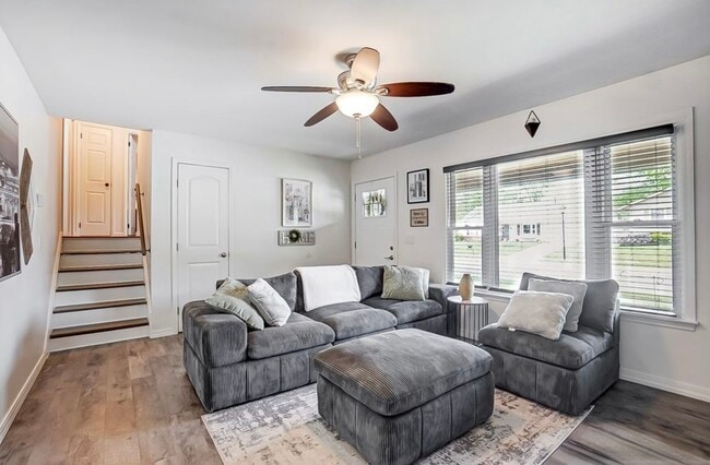 Living room - 410 Evergreen Dr