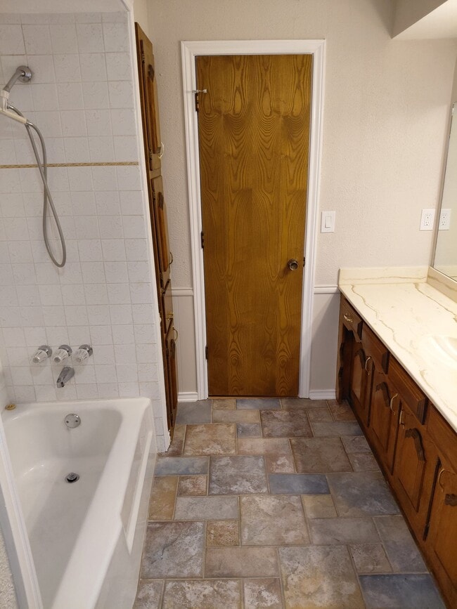 Photo - 3305 Lynbrook Dr