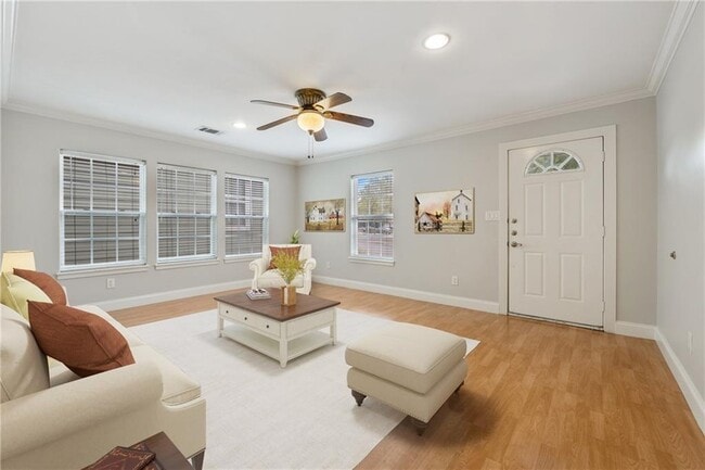 Photo - 714 E 45th St