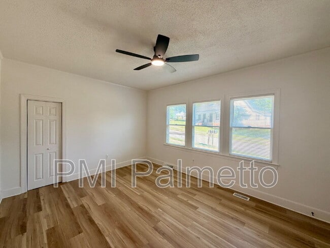 Photo - 260 8th St