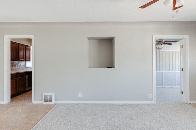 Photo - $0 DEPOSIT OPTION. 3BED/1BATH WITH ONE CAR GARAGE NEAR ANSCHUTZ MEDICAL CAMPUS