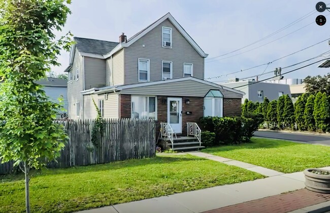 Building Photo - 1165 McBride Ave Rental
