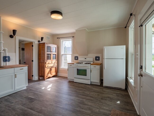 Photo - Daffodil Unit Upper