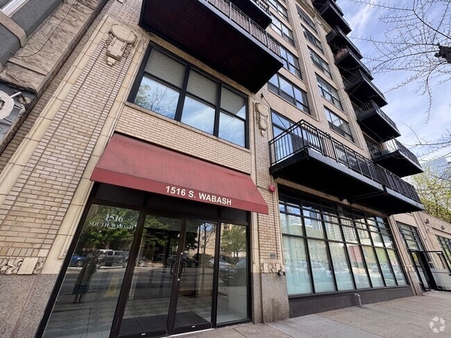 Building Photo - 1516 S Wabash Ave Unit 208 Rental
