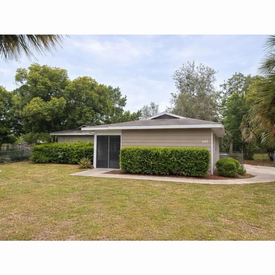 Spacious 2-Bedroom Home in Silver Springs Shores | 1,634 SF | Large Yard - Spacious 2-Bedroom Home in Silver Springs Shores | 1,634 SF | Large Yard