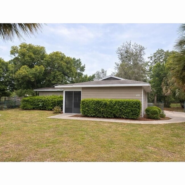 Building Photo - Spacious 2-Bedroom Home in Silver Springs Shores | 1,634 SF | Large Yard
