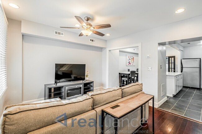 Photo - 2302 E St NE