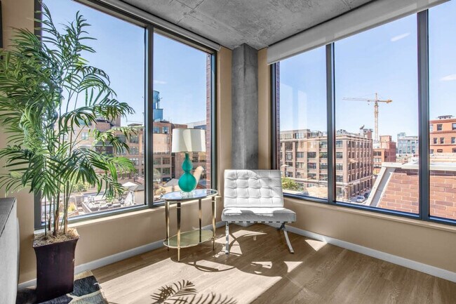 Photo - 939 W Washington Blvd Unit ID1024616P