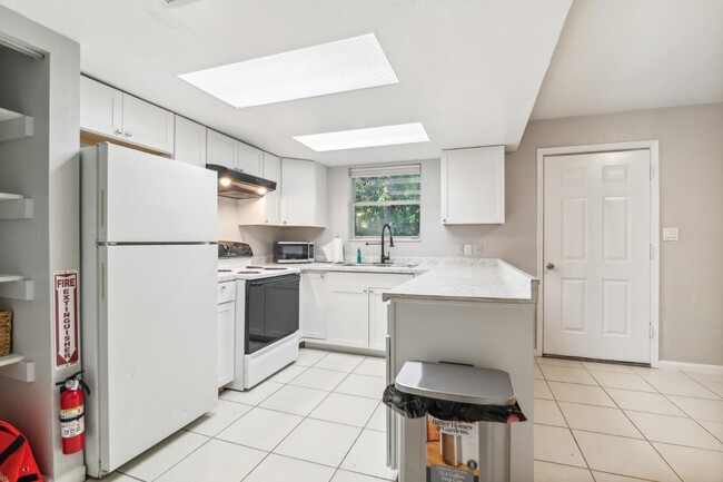 Photo - 2118 SW 69th Dr