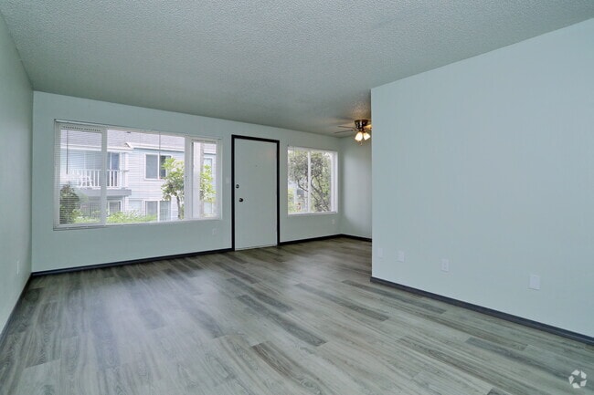 1BR, 1BA - 720 SF