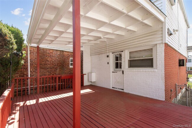 Photo - 67-27 211th St