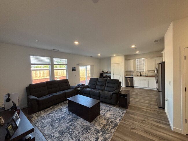 Photo - 1872 W Graham St