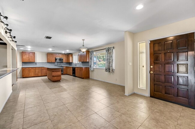 Photo - 5170 E Huntington Ave