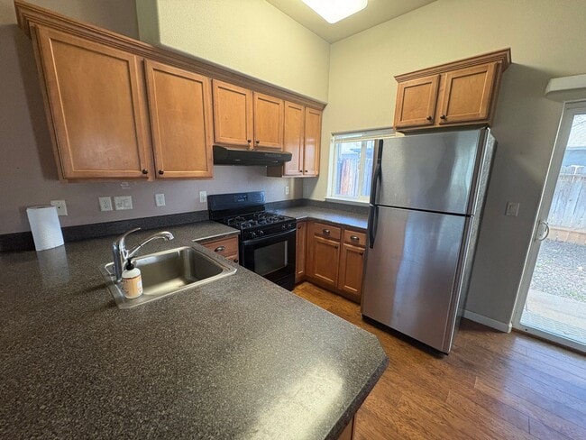 Photo - Brokeoffmtn19745/19747 Unit 19747