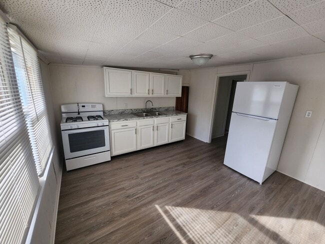 1122 Larchmont Ave Unit B