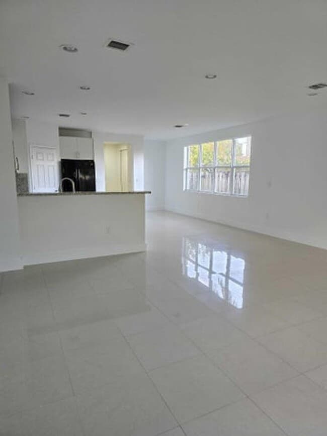 Photo - 408 SW 9th St