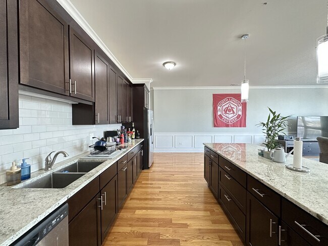 Photo - 538 N Western Ave Unit M01H