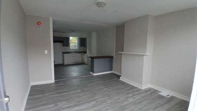 Building Photo - 1939 W Lombard St Rental