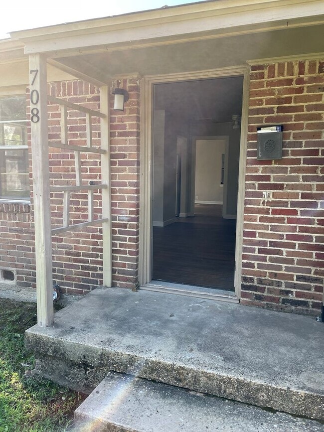 Building Photo - 1 BEDROOM DUPLEX BY TWU Rental