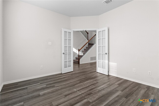 Photo - 309 Paddock Ln