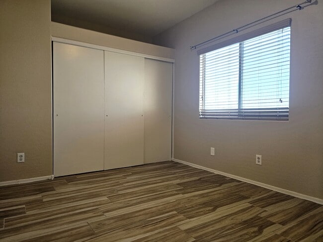 Photo - 2300 E Magma Rd