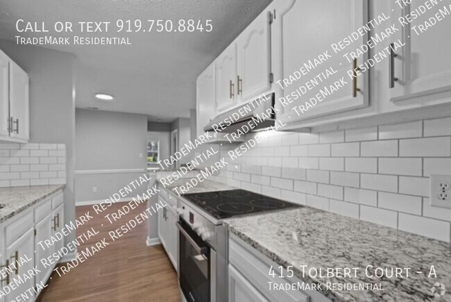 Building Photo - Beautifully Renovated Apartment Unit A