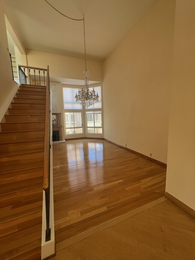 Photo - 5333 Zelzah Ave Condo Unit 302