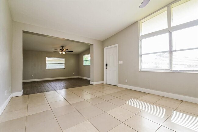 Photo - 3521 Schwalbe Dr