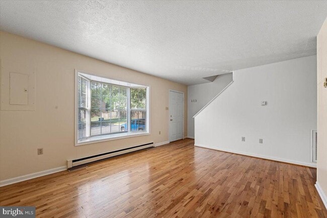 Photo - 214 Waterford Ln