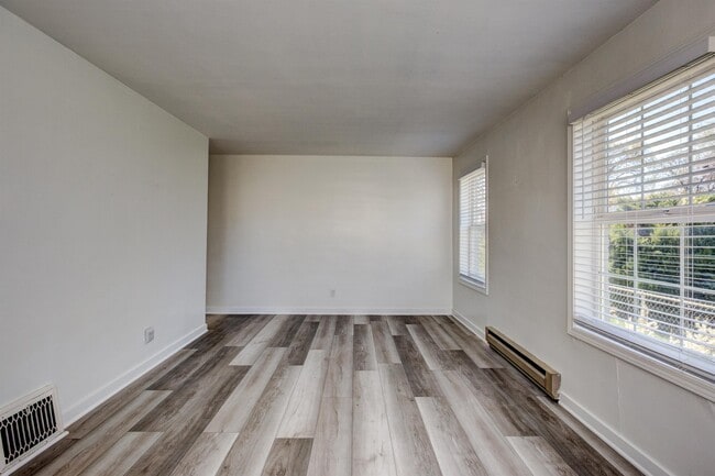 Building Photo - 1006 N 27th St