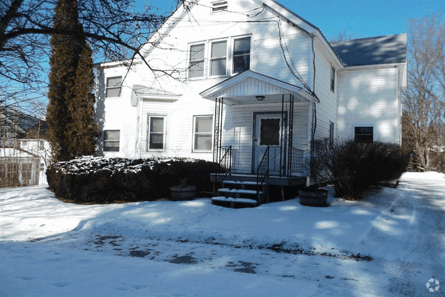 Building Photo - 37 Upper Welden St Rental