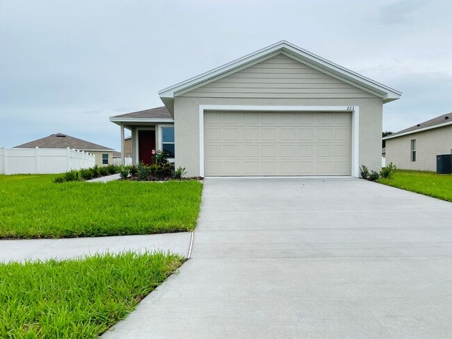Photo - 223 Hibiscus St