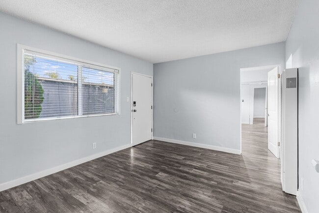 Photo - 925 E 19th St Unidad 02