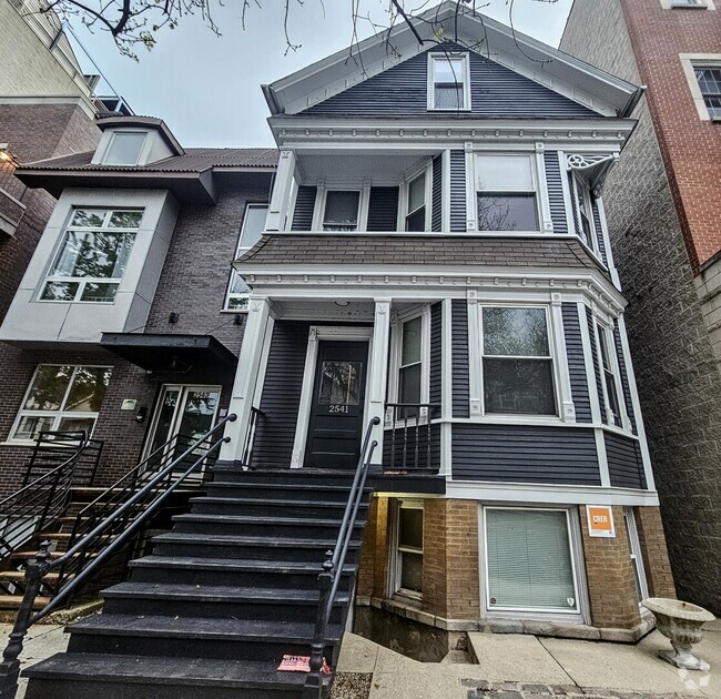 Building Photo - 2541 N Southport Ave Unit G Rental