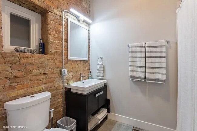 Photo - Located in the heart of Pilsend Unit 1R