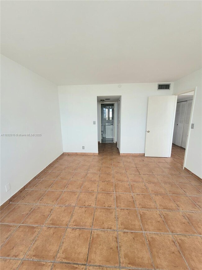 Photo - 2025 NE 164th St Unit 602