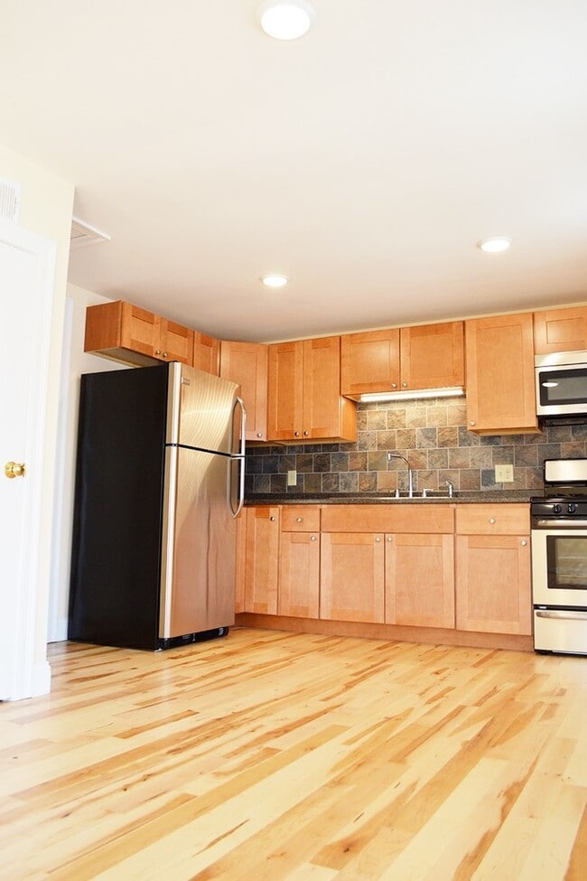 Photo - 158 North St Unit APT A