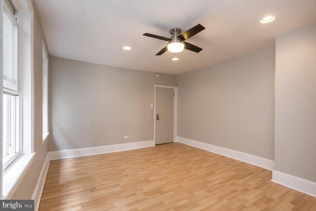 Building Photo - 1202 N 7th St Unit 2R