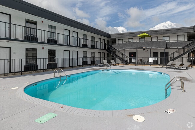 The Nest Off-Campus Housing, Fayetteville, AR