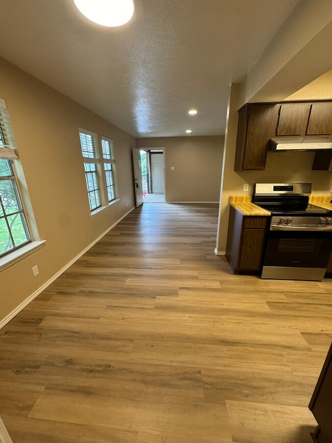 Photo - 225 E University Dr