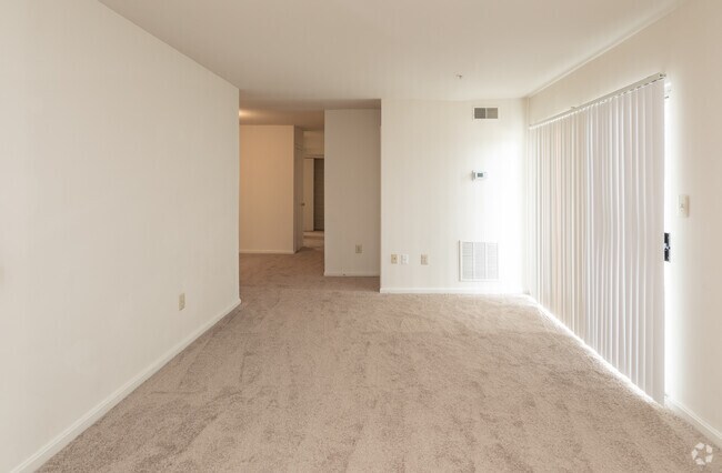 3BR, 2BA - 1189 SF