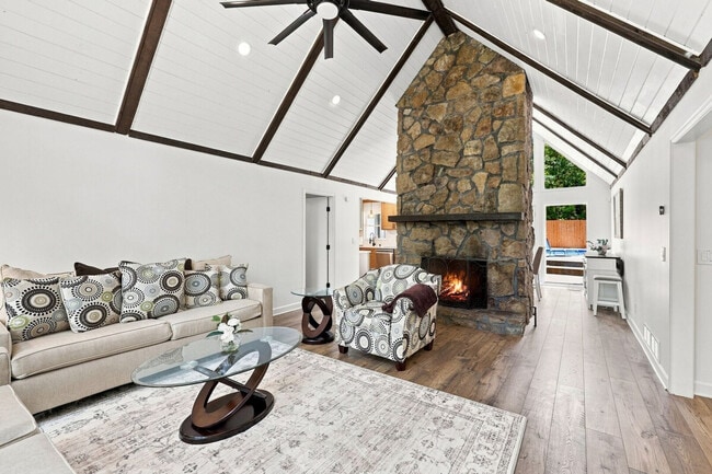 Building Photo - 4225 Twin Rivers Dr