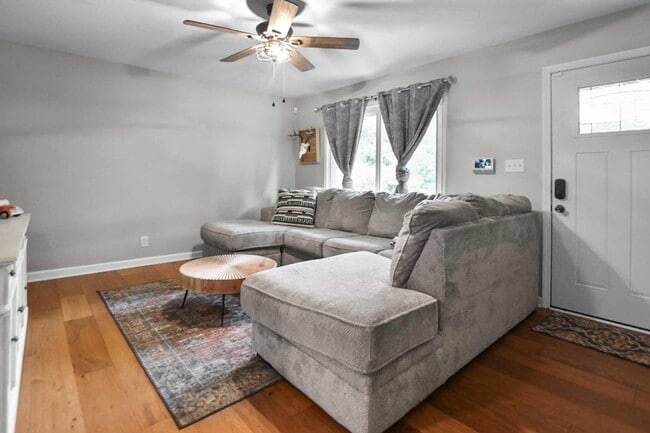 Photo - Pet Friendly Three Bedroom!