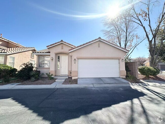 Building Photo - Beautiful single story house