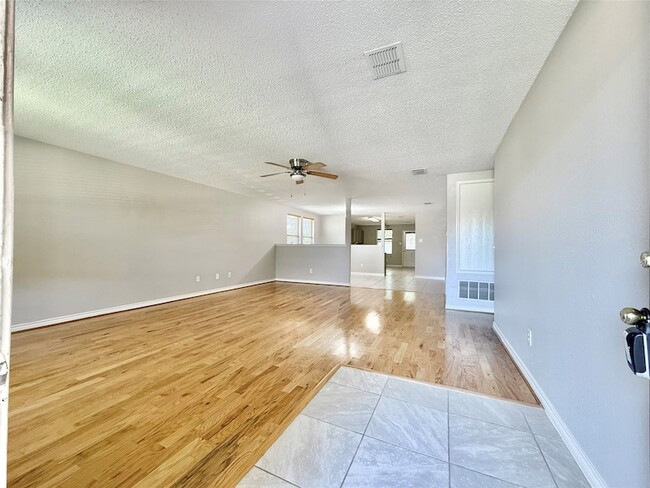 Photo - 1620 Flagstone Ln